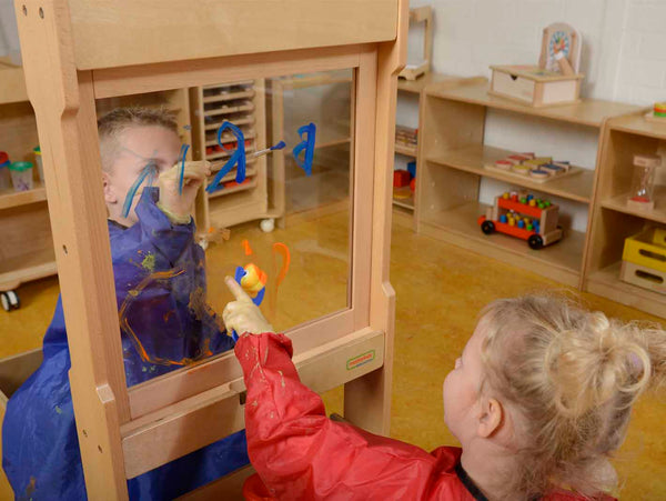 Free-standing Painting Window หน้าต่างวาดภาพอิสระหรรษา