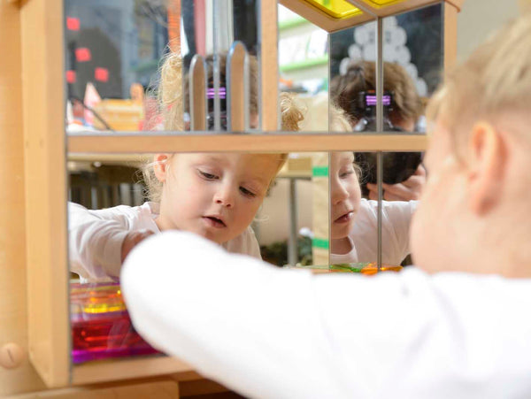 Mirrored Play House บ้านกระจกแสนสนุก